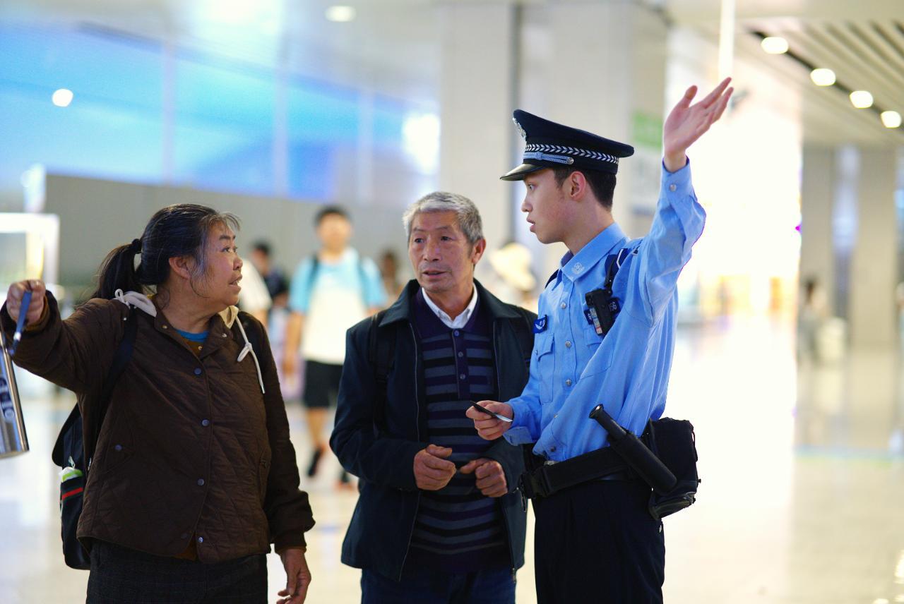 貴陽(yáng)觀山湖公安做優(yōu)旅游警務(wù) 助游客安心暢行