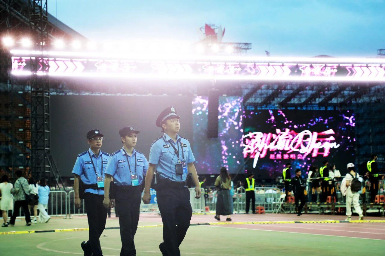 貴陽觀山湖公安用忠誠擔(dān)當(dāng)守護(hù)“潮流”現(xiàn)場(chǎng)