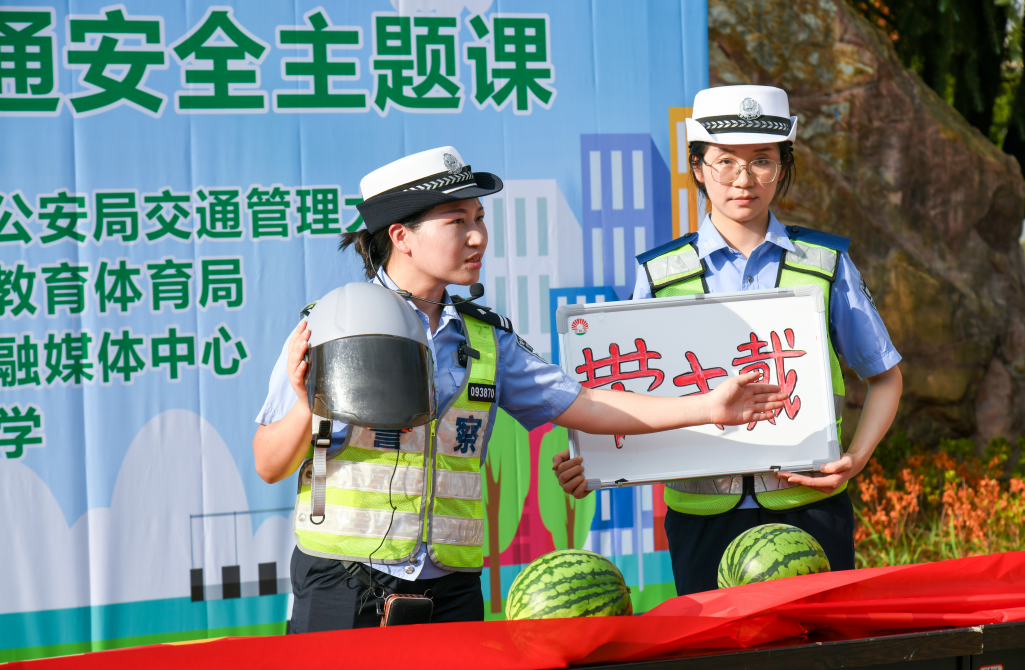 江西豐城：新生開學(xué) 安全先行