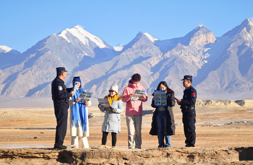 新疆克州：高原靚麗“楓”警線(xiàn)